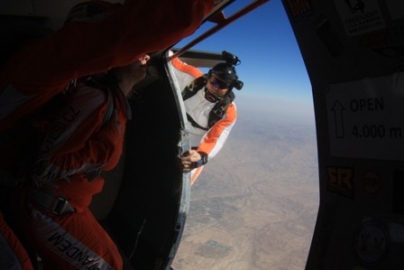 EINSTIEG  IN DAS FLUGZEUG UND DER STEIGFLUG